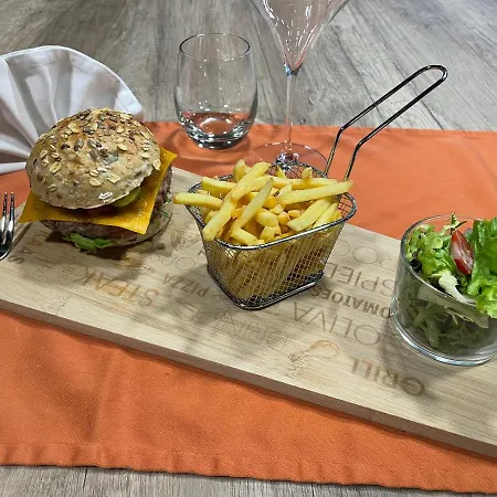 & Du Tremplin מלון