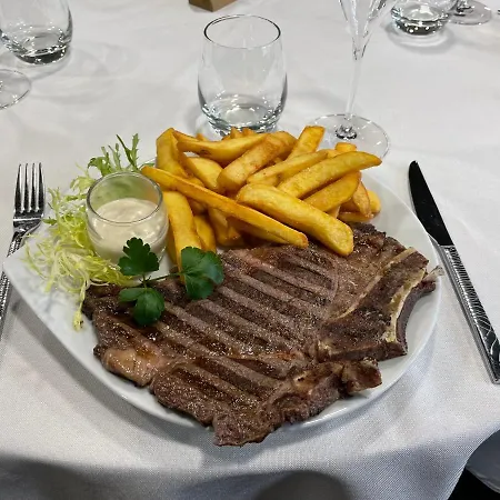 & Du Tremplin מלון