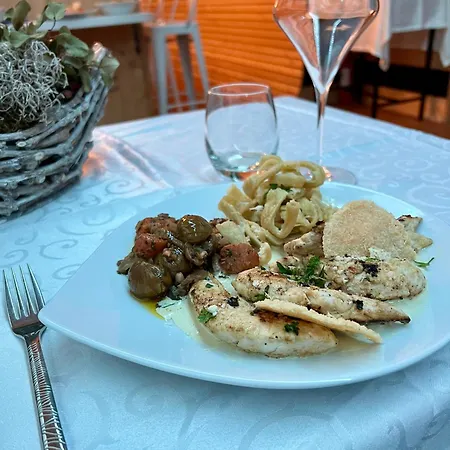 & Du Tremplin מלון 3*